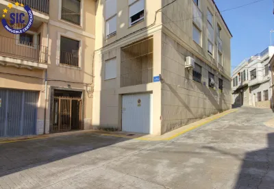 GARAJE CERRADO CON GRAN CAPACIDAD EN LA LLOSA 0