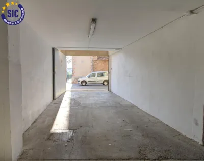 GARAJE CERRADO CON GRAN CAPACIDAD EN LA LLOSA 3