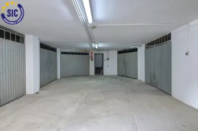 GARAJE CERRADO CON GRAN CAPACIDAD EN LA LLOSA 4