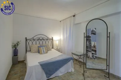 ESPACIO Y COMODIDAD EN EL CENTRO DE ALMENARA 18