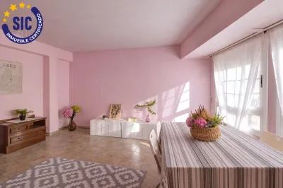 ESPACIO Y COMODIDAD EN EL CENTRO DE ALMENARA 0