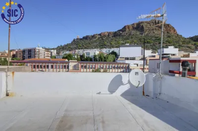 ESPACIO Y COMODIDAD EN EL CENTRO DE ALMENARA 33