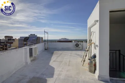 ESPACIO Y COMODIDAD EN EL CENTRO DE ALMENARA 35