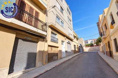 ESPACIO Y COMODIDAD EN EL CENTRO DE ALMENARA 38