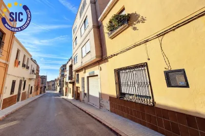ESPACIO Y COMODIDAD EN EL CENTRO DE ALMENARA 39