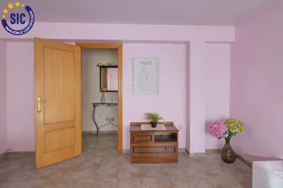 ESPACIO Y COMODIDAD EN EL CENTRO DE ALMENARA 7