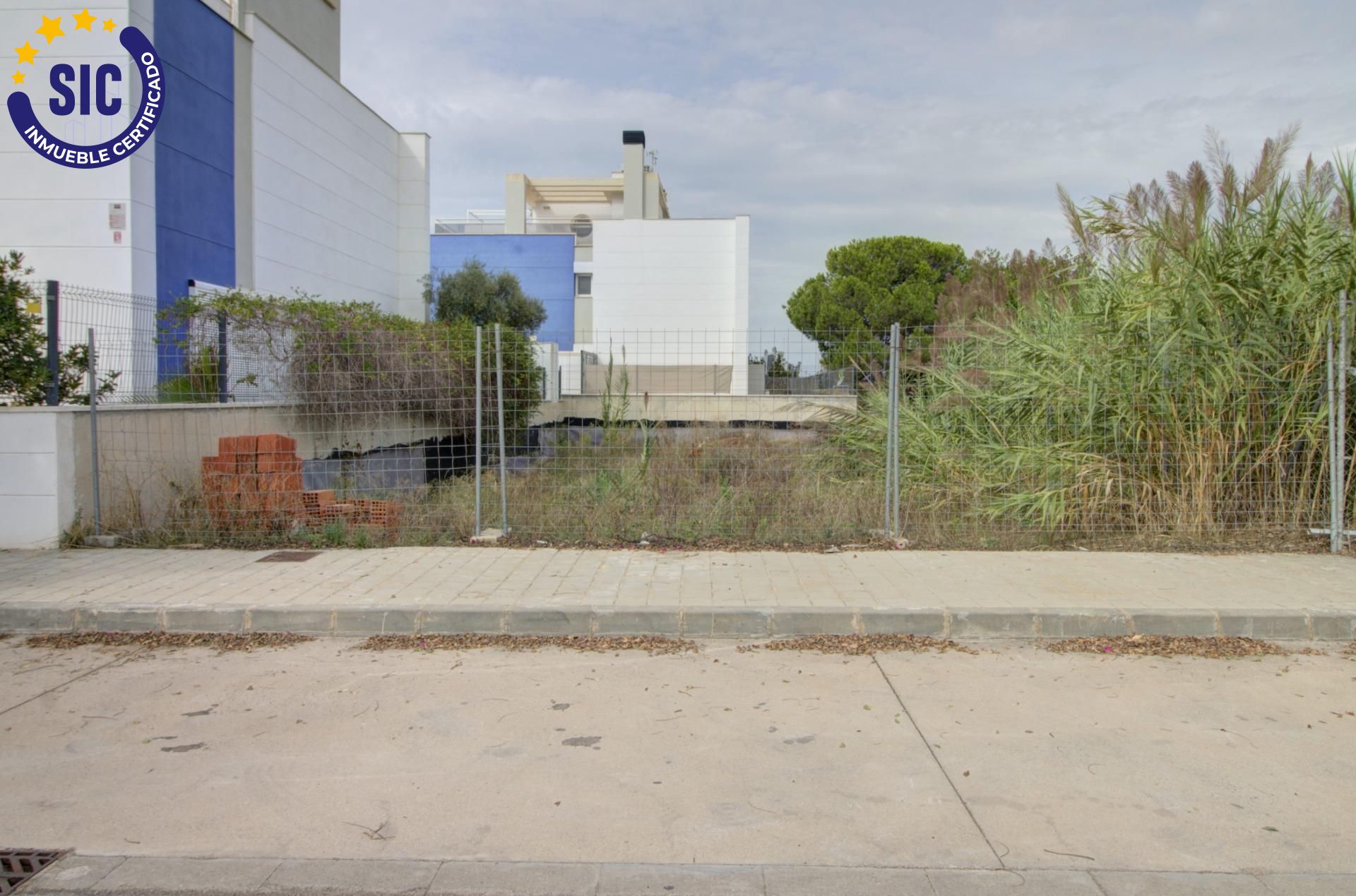 CONSTRUYE TU PROYECTO A CIEN METROS DEL MAR