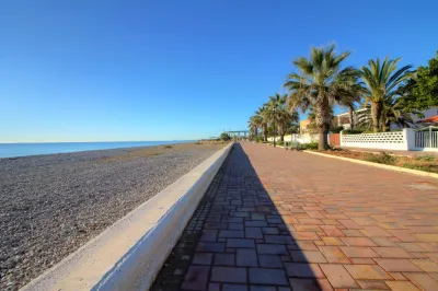 SOLAR URBANO DE 261 M2 ESQUINERO EN PLAYA ALMENARA 12