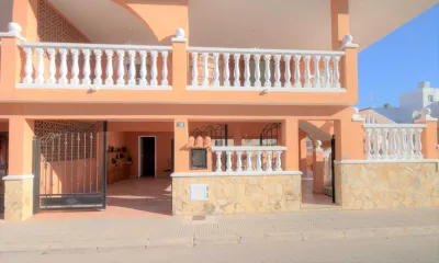 PRECIOSO PAREADO AL LADO DEL MAR 6