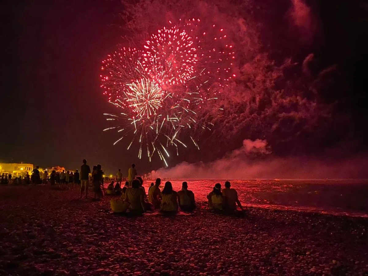 Un espectacular castillo de fuego despide las fiestas de Almenara